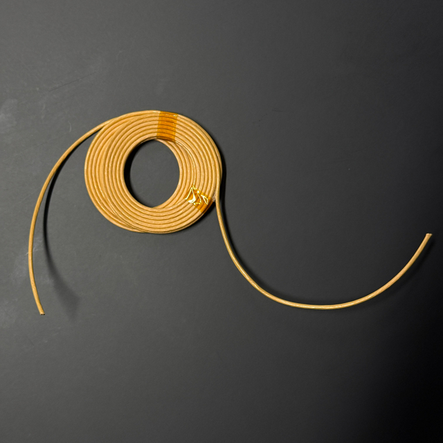 Isolierte, selbstklebende Hochleistungsspulen